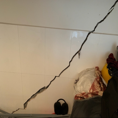 这样的裂缝对房屋的主体结构有危害吗？要加固吗